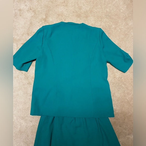 Vintage 1980s Emerald green ladies suit - Picture 11 of 14